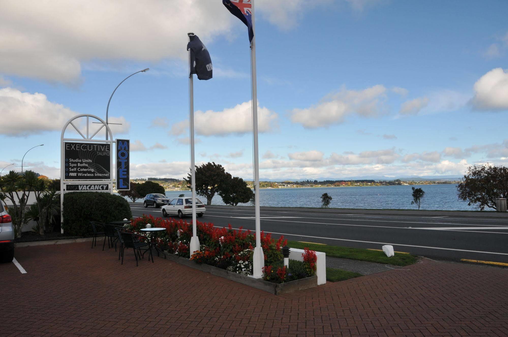 Lakeside Taupo Motel Extérieur photo